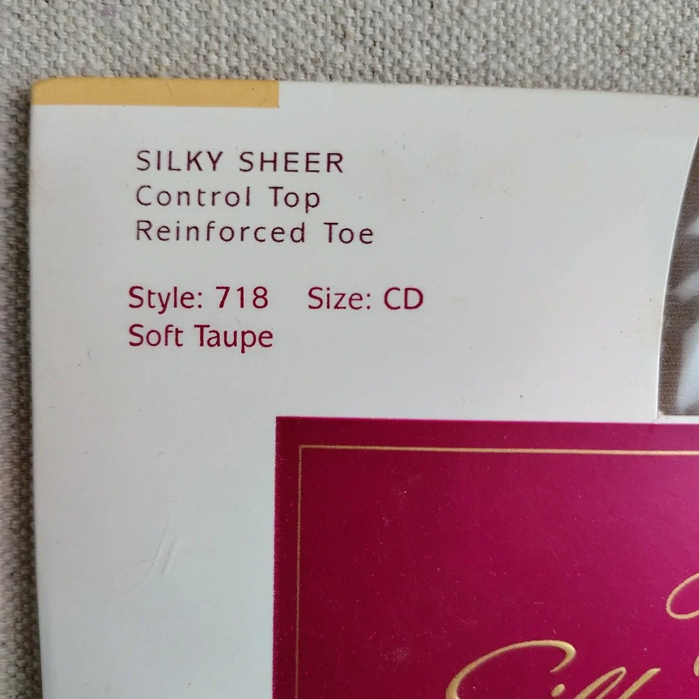 NWT Hanes Womens SZ CD Silk Reflections Pantyhose Soft Taupe Sheer 90s Office